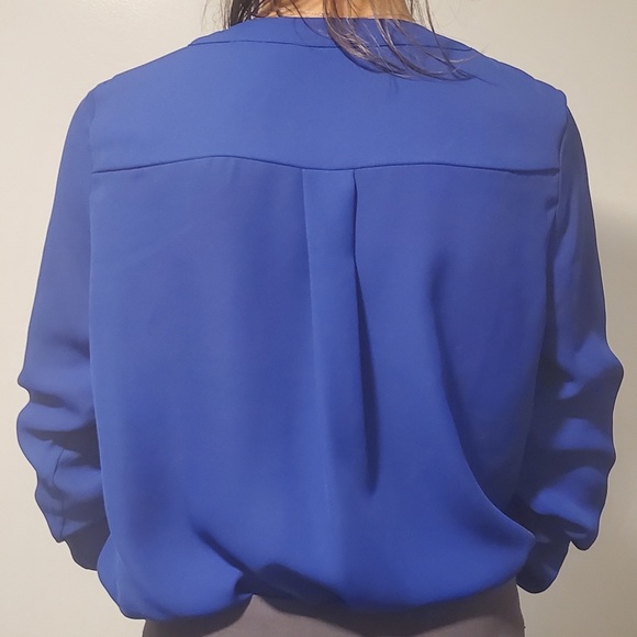 The same blouse over and over - Picture 3 of 7